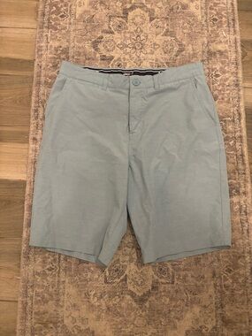 Johnnie O. Performance short. 32.